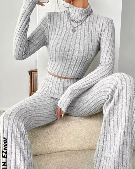 Stand Collar Navel T-shirt and Trumpet pants