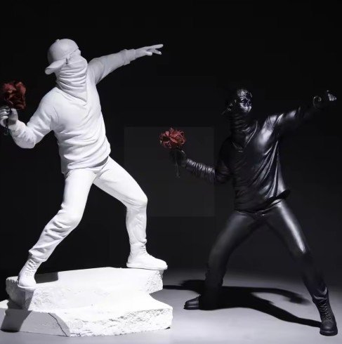Modern Art Resin Banksy Sculptures Flower Thrower Statue Home Desk Bomber Decoration Accessories Ornaments Collectible X5M6